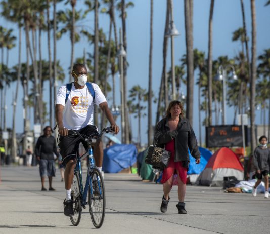 LA Requiring Masks as COVID Variant Runs Rampant